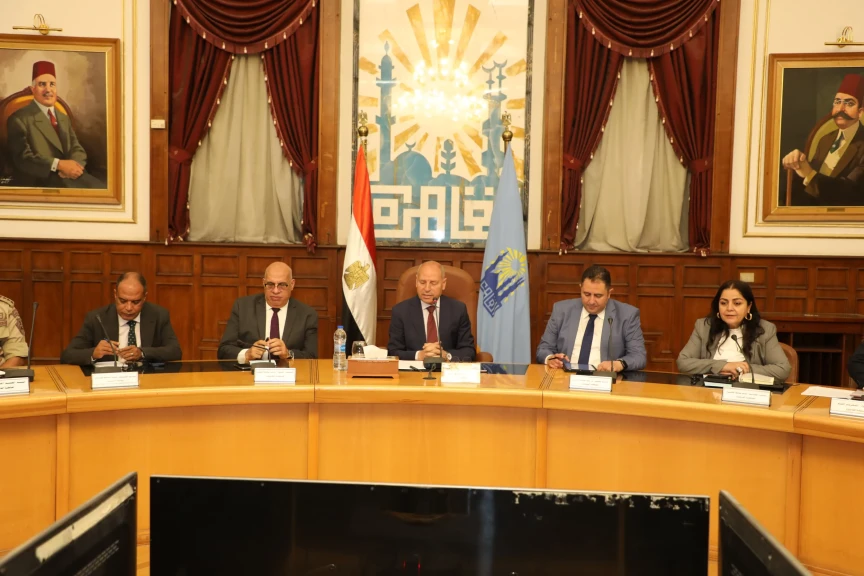 اجتماع محافظ القاهرة