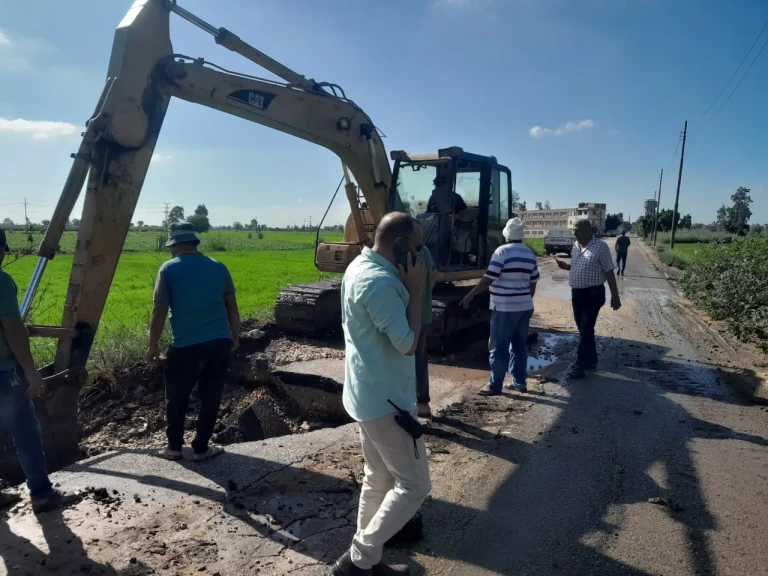 محافظ الدقهلية يطمئن المواطنين بسرعة إصلاح خط المياه الرئيسى بمركز تمى الامديد وخط مياه طلخا