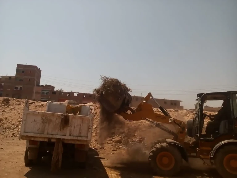 محافظ أسيوط: رفع 143 طن قمامة ومخلفات فى حملات النظافة موسعة بقرى ومدينة صدفا