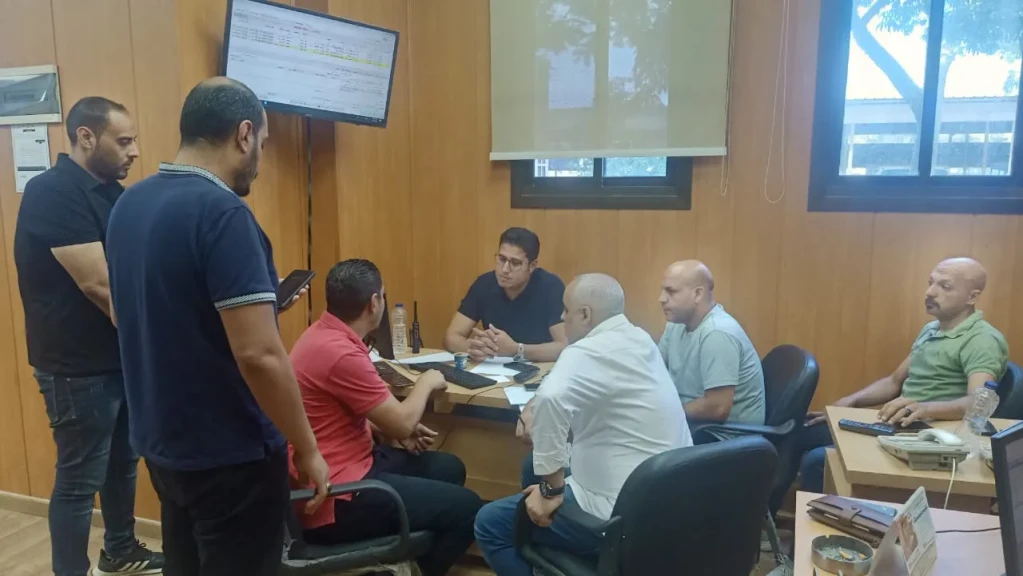 نائب محافظ الدقهلية يتفقد غرفة عمليات شركة مياه الشرب لمتابعة شكاوى المواطنين بشأن انقطاع المياه