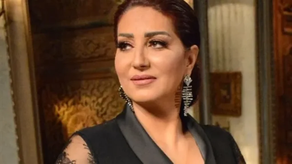 وفاء عامر