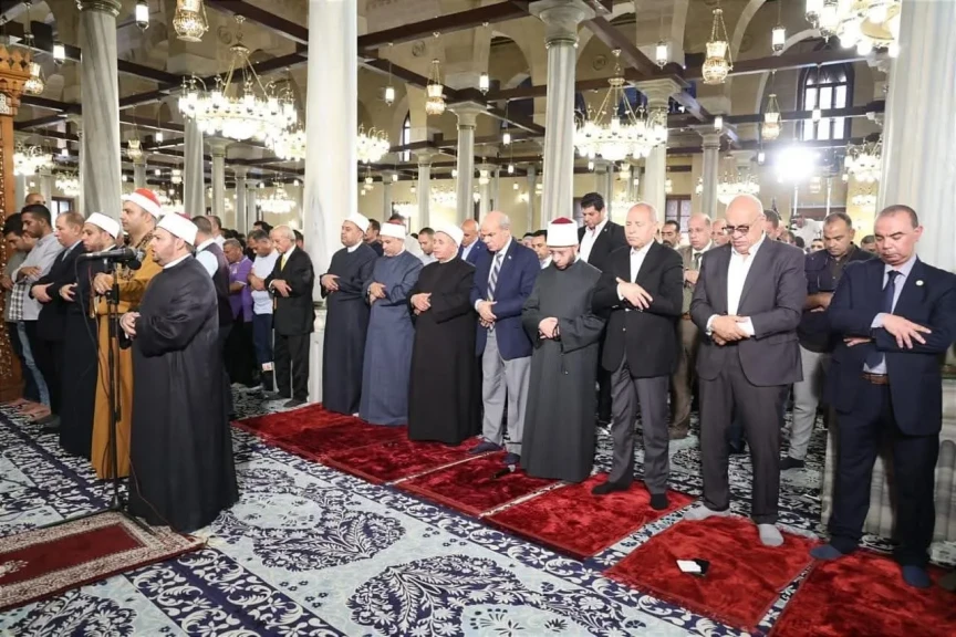 وزير الأوقاف يؤدى صلاة الجمعة من مسجد الإمام الحسين بحضور محافظ القاهرة وقيادات الوزارة والمحافظة
