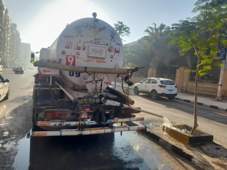 محافظ الدقهلية يتابع أعمال منظومة النظافة ورفع المخلفات بمدينتي المنصورة وطلخا ورفع 520 طن مخلفات بلدية