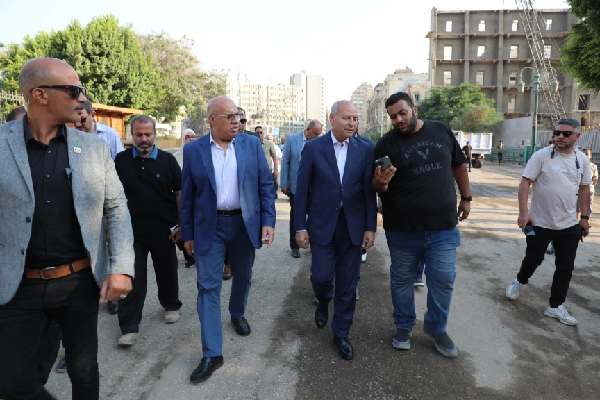 بالصور .. محافظ القاهرة يتفقد منطقة وسط البلد وحديقة الأزبكية تمهيدا لافتتاحها بعد إعادة تطويرها