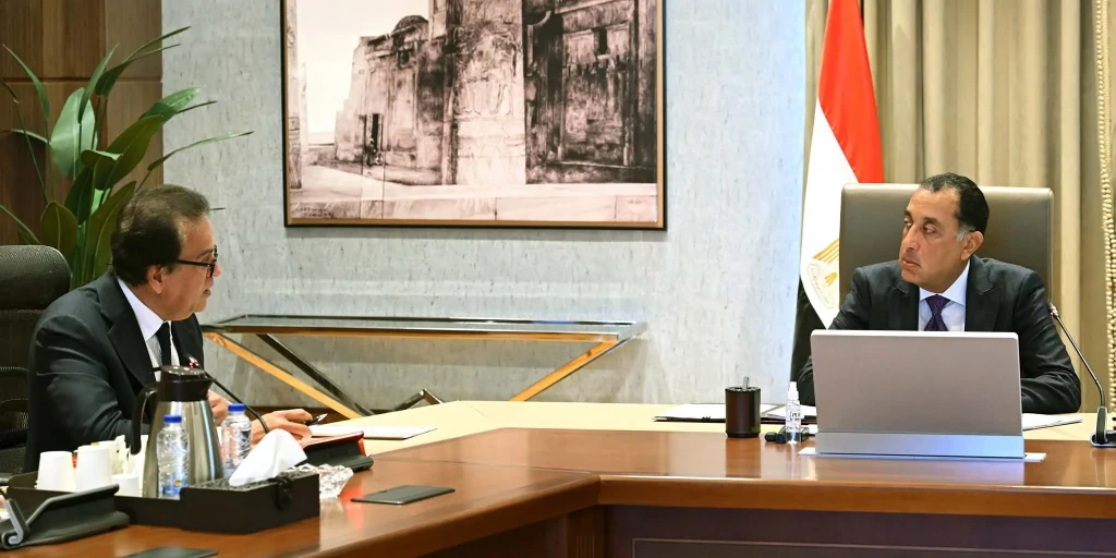 وزير الصحة يتابع موقف توافر الأدوية والمستلزمات الطبية