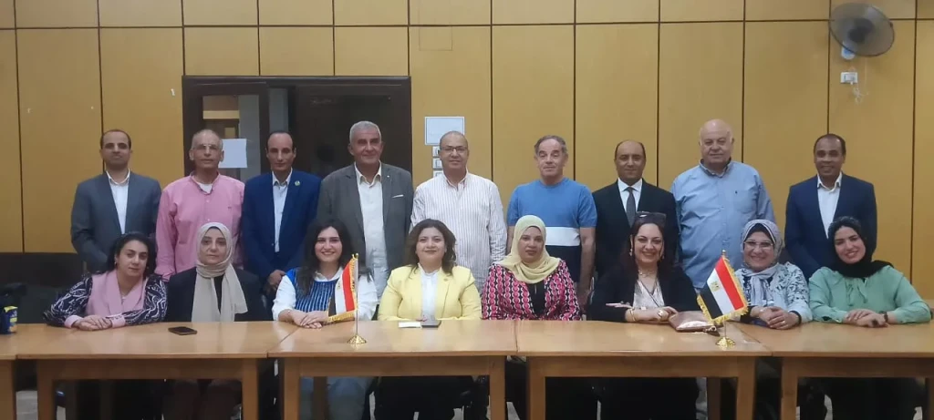 تفعيل دور المرأة فى المجتمع وتنفيذ مبادرات مجتمعية في اجتماع أمانة الطوارىء ببيت العائلة بأسيوط
