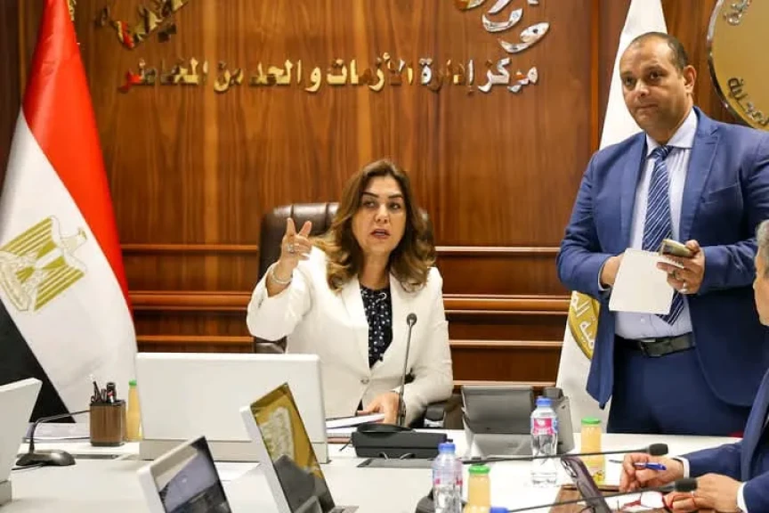 عبر الفيديو كونفرانس: وزيرة التنمية المحلية تتابع سير العملية الانتخابية مع  المحافظين من مركز سيطرة الشبكة الوطنية للطوارئ والسلامة العامة بديوان عام الوزارة