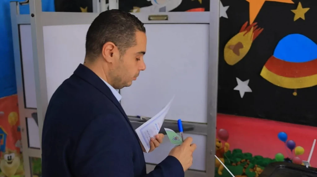 عادل مأمون عتمان مرشح ”الجبهة الوطنية” بالقائمة الوطنية يجري جولة ميدانية على لجان انتخابات مجلس الشيوخ بالغربية