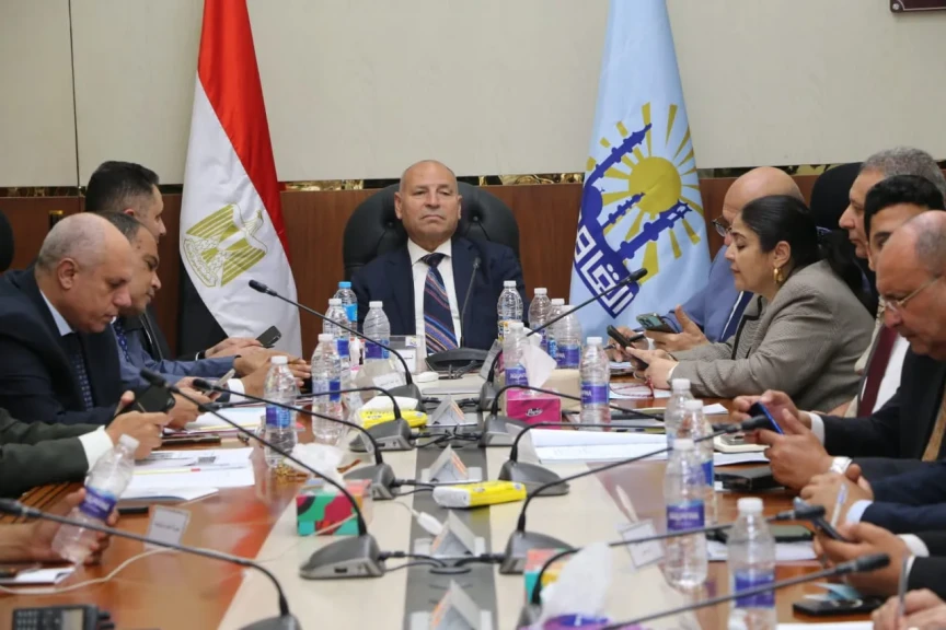 محافظ القاهرة يعلن إنتهاء عمل كافة اللجان الإنتخابية وبدء أعمال الفرز فى أجواء يسودها الأمن والأمان