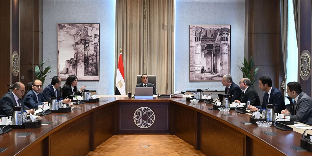 رئيس الوزراء يتابع مستجدات الموقف التنفيذي لمشروعات المبادرة الرئاسية ”حياة كريمة