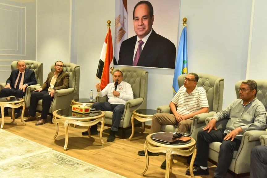 محافظ أسيوط يشدد على محاسبة المقصرين ويطلق حزمة توجيهات لتنمية الموارد والظهير الصحراوي