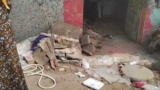 انهيار عقار سكني في البراجيل