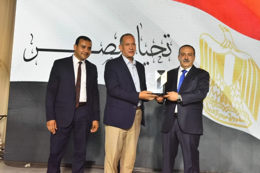 محافظ أسيوط يكرم وكيل وزارة التربية والتعليم لمجهوداته فى للنهوض بالقطاع التعليمى بالمحافظة