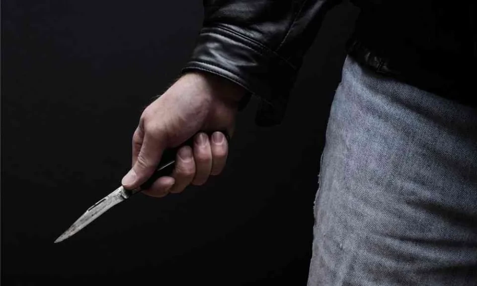 قرار عاجل من النيابة ..فتح تحقيق قضائي في واقعة طعن فتاة علي يد زوجها قبل حضن طفلتهما وانهاء حياتهما بزفتي