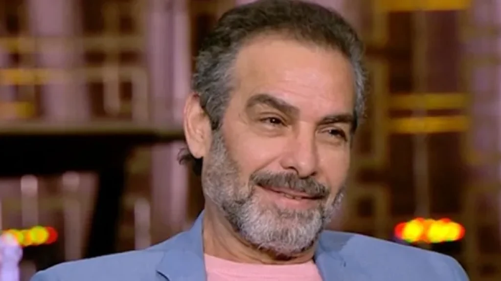 الفنان أحمد عبدالعزيز يعتذر لشاب رفض مصافحته: ”ابن بلدي ومستعد أطيب خاطره”