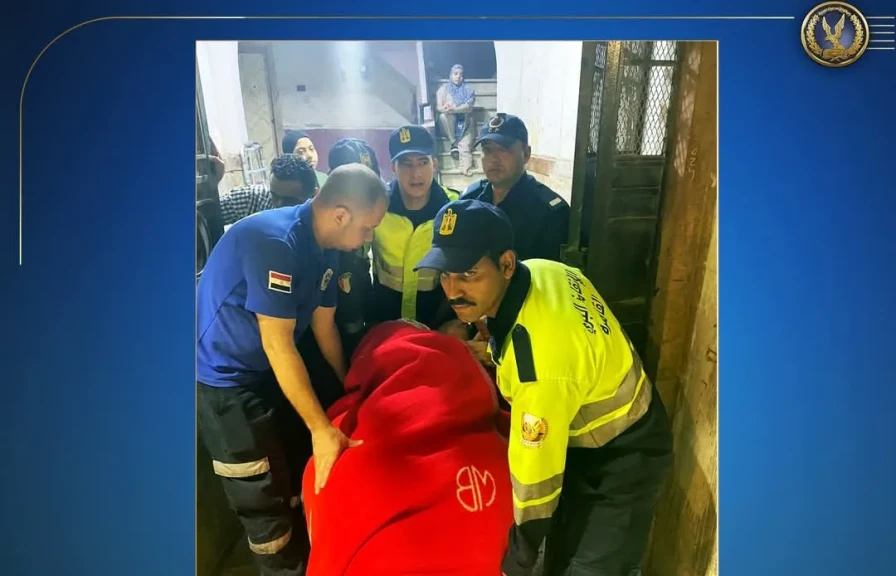 لفتة إنسانية الأجهزة الأمنية بالقاهرة تستجيب لاستغاثة سيدة مسنة وغير قادرة على الحركة لنقلها للمستشفى لتلقي العلاج