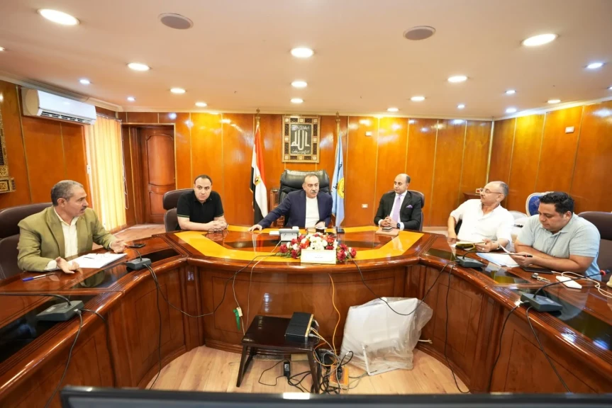 بالصور .. محافظ أسيوط يبحث مع أصحاب المخابز المغلقة آليات إعادة التشغيل وتذليل العقبات