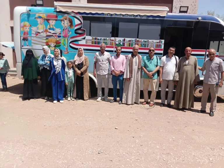 محافظ أسيوط: المكتبة المتنقلة تواصل نشر الوعي الثقافي والبيئي بين أهالي القرى في إطار الخطة العاجلة لتحسين الخصائص السكانية