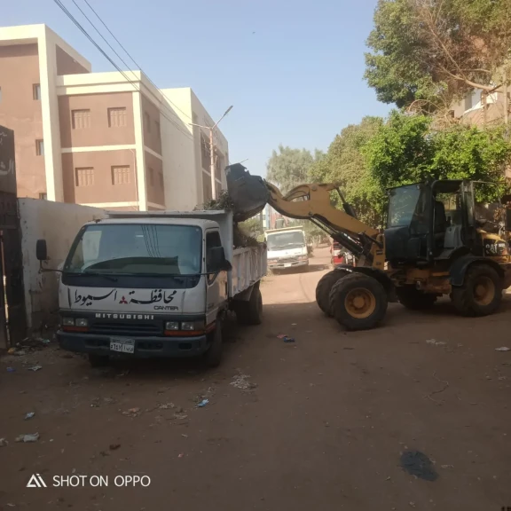 محافظ أسيوط: استمرار حملات النظافة ورفع المخلفات بمناطق حي شرق