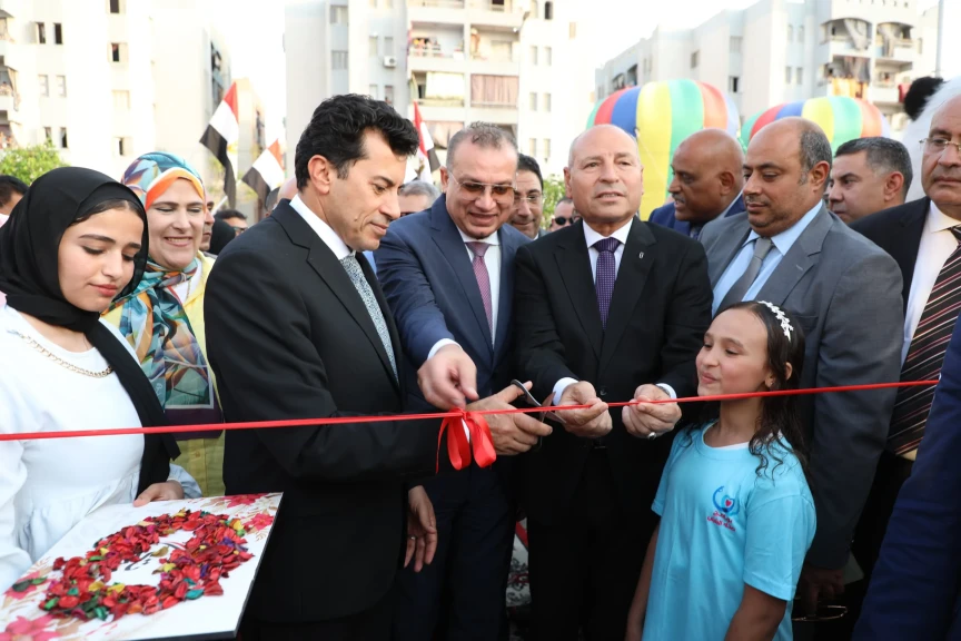 وزير الشباب والرياضة ومحافظ القاهرة ورئيس صندوق التنمية يفتتحوا حمام سباحة نصف اوليمبي بمركز التنمية الشبابية بالاسمرات