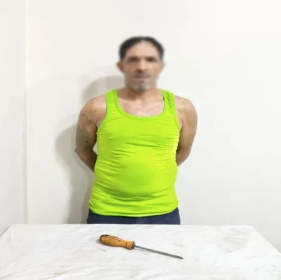 كشف ملابسات قيام أحد الأشخاص بالتعدى على اخر وأسرته باستخدام مفك