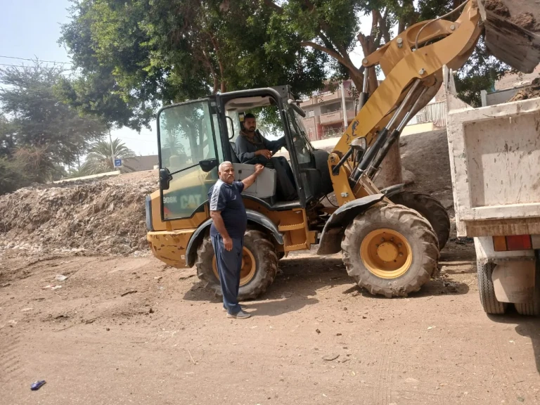 محافظ أسيوط: رفع 181 طن قمامة ومخلفات بقرى ومدينة صدفا ضمن حملات النظافة المكثفة