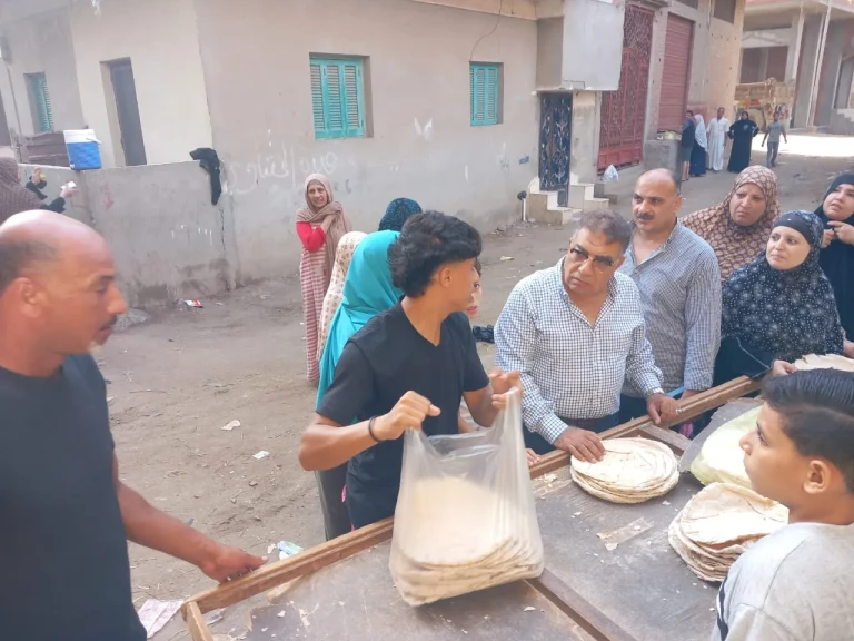 محافظ الدقهلية في جولة صباحية مفاجئة على المخابز بمدينة المنصورة وشربين ورأس الخليج ويشدد على جودة إنتاج الخبز ووصول الدعم لمستحقيه