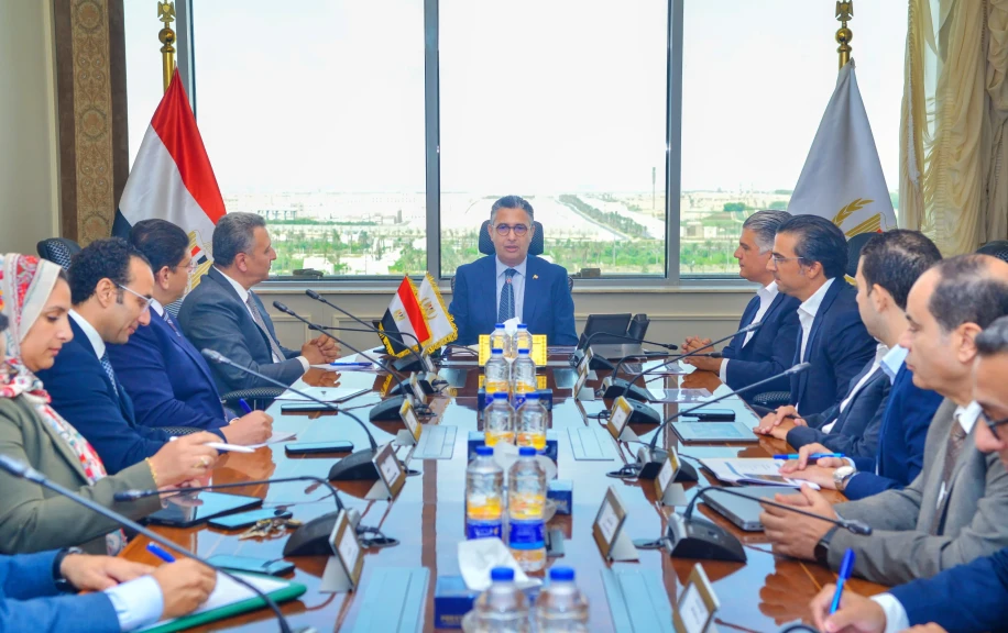 وزير التموين والتجارة الداخلية يجتمع مع مجموعة حسن علام القابضة لمتابعة الموقف التنفيذي لمشروع المستودع الاستراتيجي بالأقصر