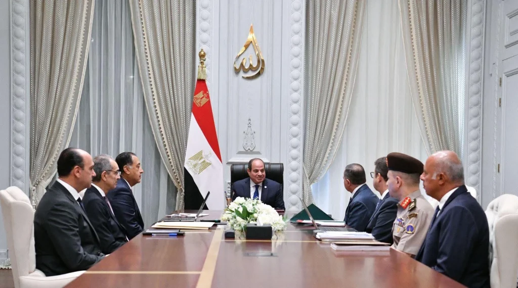 اجتماع الرئيس السيسى مع رئيس مجلس الوزراء ووزير الداخلية ووزير الاتصالات وتكنولوجيا المعلومات