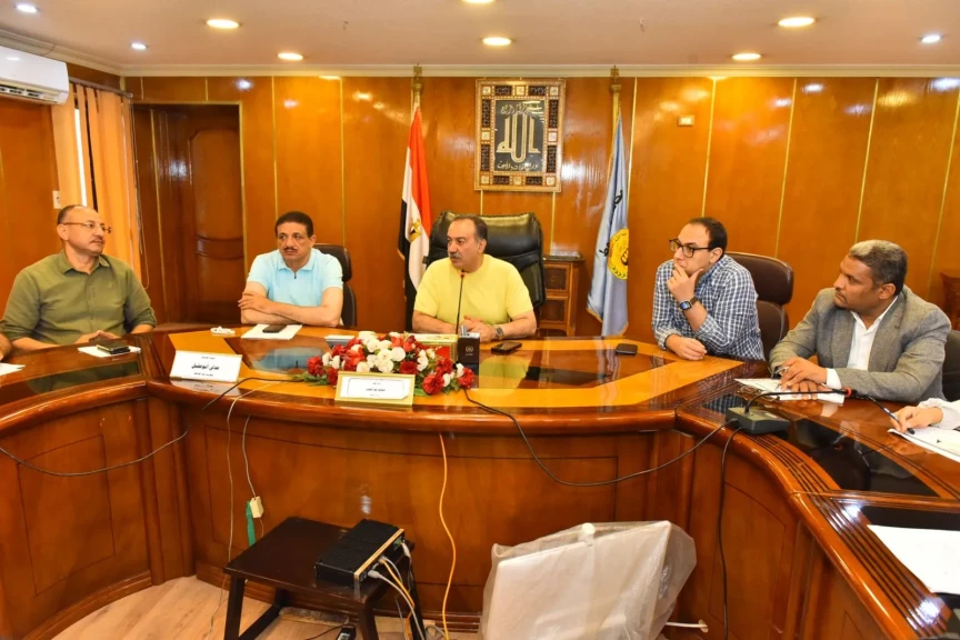 محافظ أسيوط: تسريع تنفيذ مشروعات الخطة الاستثمارية وتعزيز الموارد المحلية وتحسين الخدمات