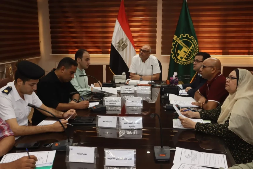 محافظ القليوبية يترأس اجتماع اللجنة العليا للإعلانات
