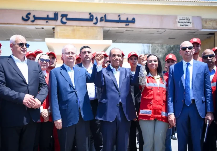 شاهد بالصور ..زيارة وزير الخارجية ورئيس الوزراء الفلسطيني إلى معبر رفح