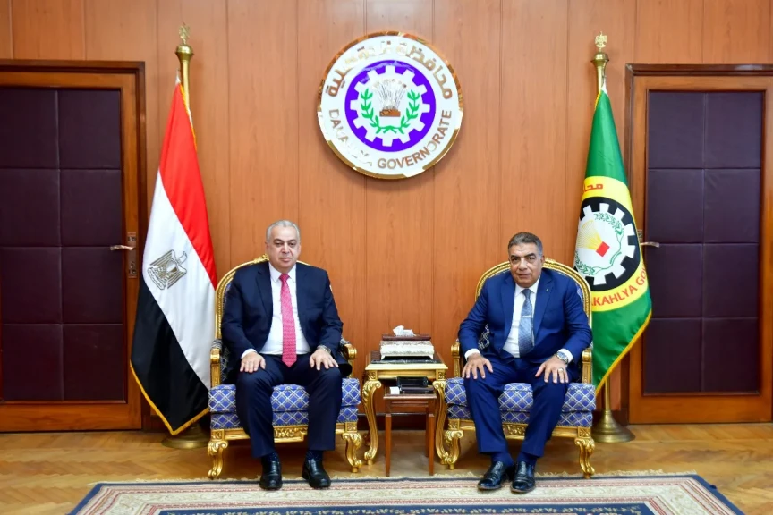 بالصور .. محافظ الدقهلية يستقبل مدير الأمن بمكتبه بديوان عام المحافظة