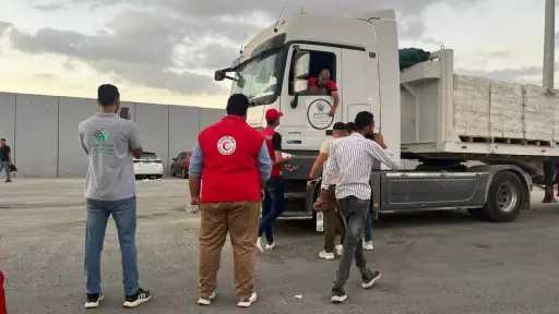 الهلال الأحمر المصري يدفع بأكثر...