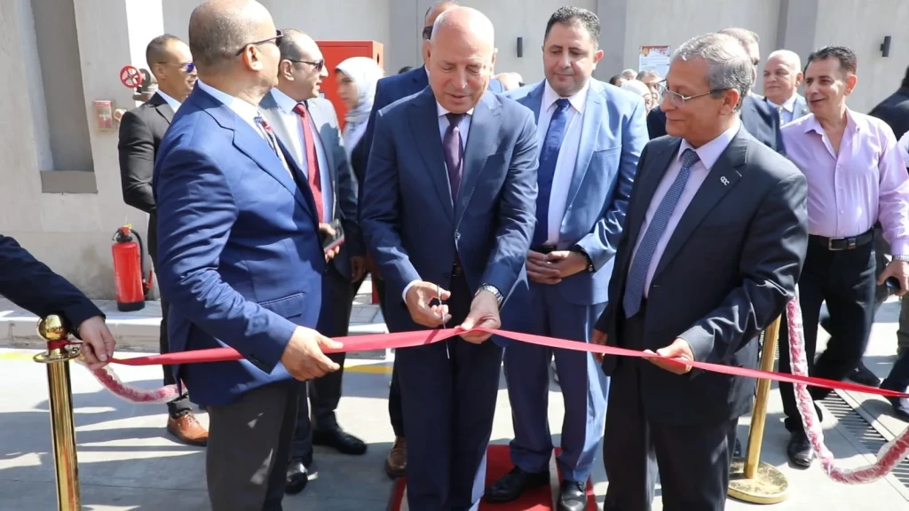 بالصور  .. محافظ القاهرة ورئيس شركة التعاون للبترول يفتتحان محطة تموين السيارات بالشرابية