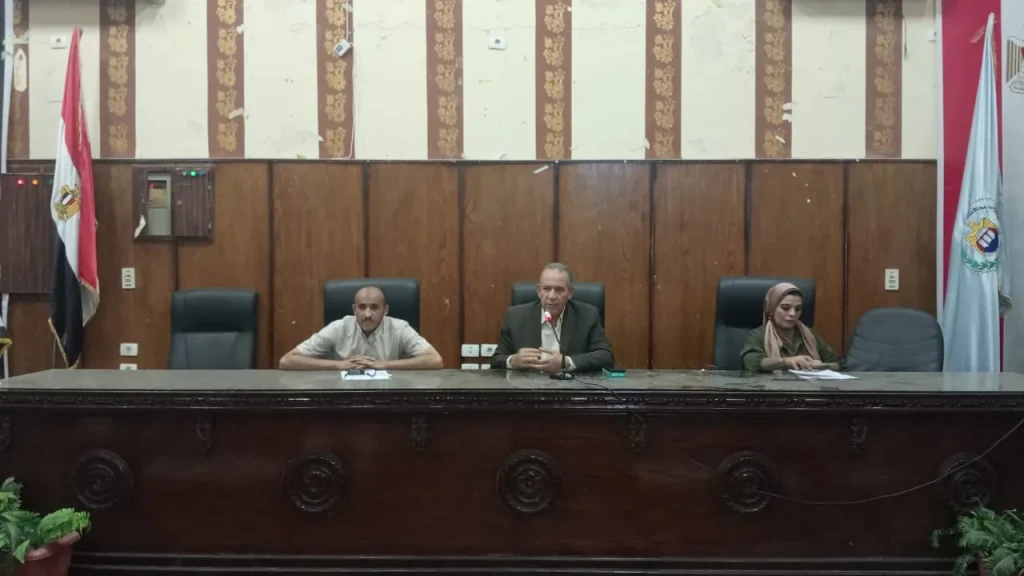 وكيل وزارة التعليم بأسيوط يلتقى مديرى المدارس الثانوية للتعريف بالفرق بين نظام البكالوريا الجديد  والثانوية العامة أسيوط