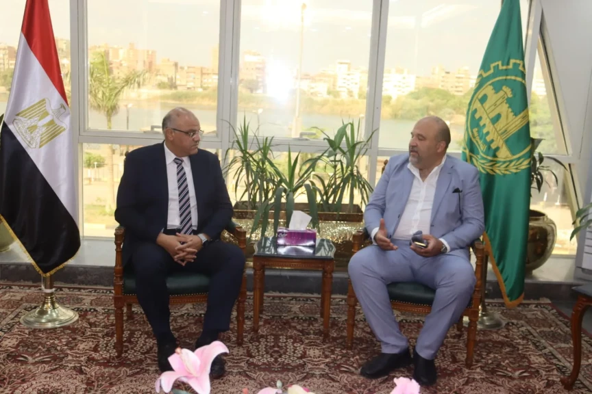 محافظ القليوبية يستعين بالدكتور إبراهيم كامل خبير التجميل والحروق للاطمئنان على مصاب حريق الشدية ببنها