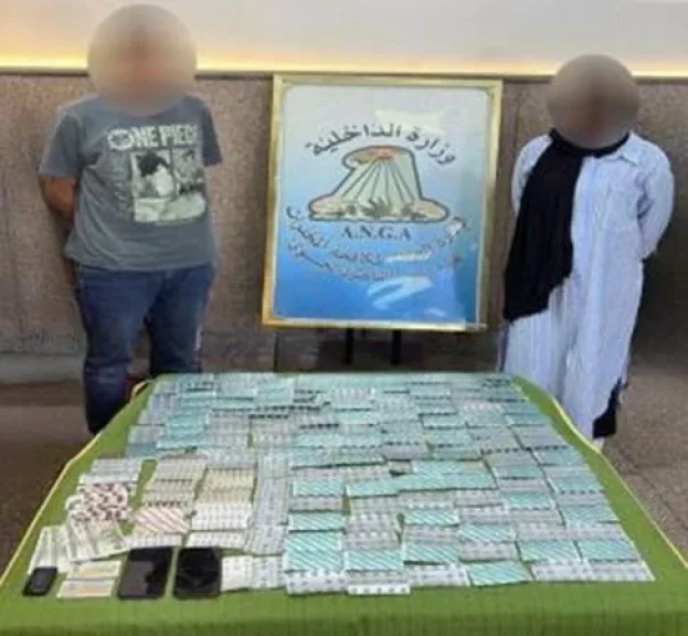 بالصورة والتفاصيل ..إحباط محاولة جلب كمية من الأقراص المخدرة داخل طرد بريدى عبر إحدى الموانئ الجوية