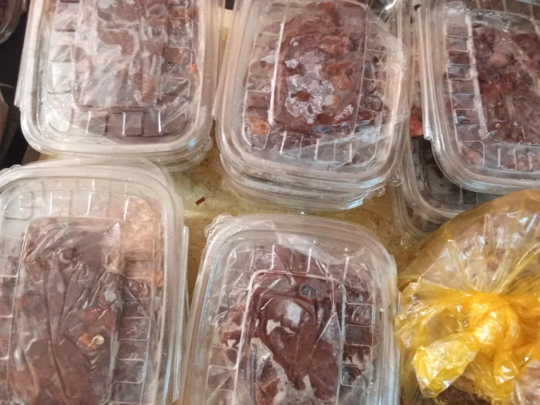 محافظ أسيوط: ضبط لحوم وسلع غذائية فاسدة وتحرير 260 محضرًا في حملات تموينية مكثفة