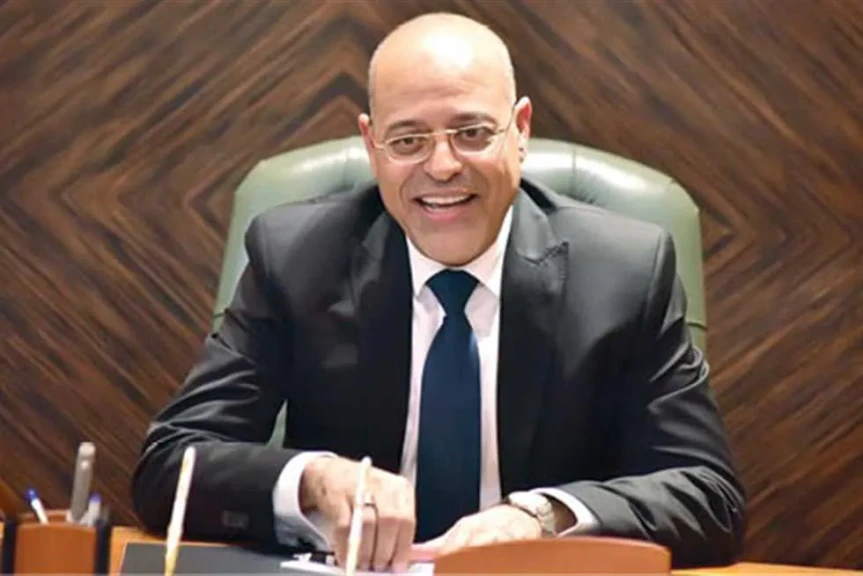 وزير العمل يقرر صرف مكافأة مالية لعامل مزلقان بني سويف بعد إنقاذه شابًا من الدهس تحت عجلات القطار