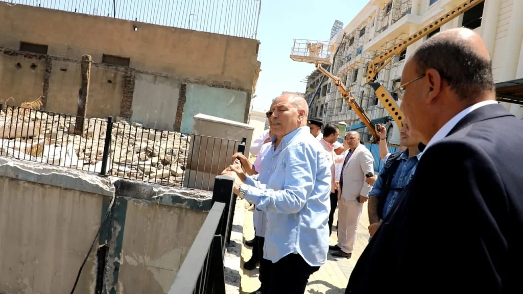 بالصور .. محافظ القاهرة يتفقد اعمال تطوير ورفع كفاءة نفق شبرا