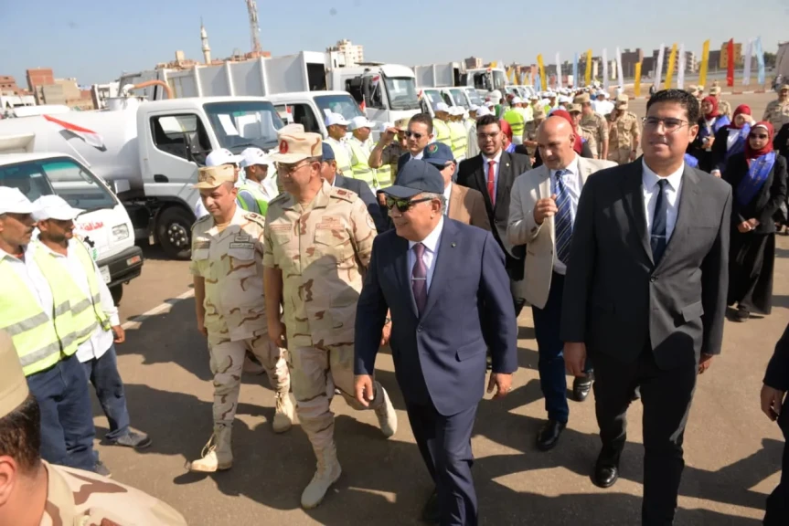 محافظ الدقهلية وقائد قوات الدفاع الشعبي والعسكري يتفقدان اصطفاف معدات مواجهة الأزمات والكوارث بمدينة شربين