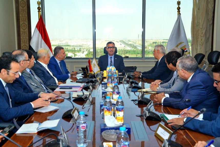 بالصور تفاصيل لقاء وزير التموين والتجارة الداخلية مع رئيس مجموعة سامكريت لمتابعة الموقف التنفيذي للمستودع الاستراتيجي بالسويس