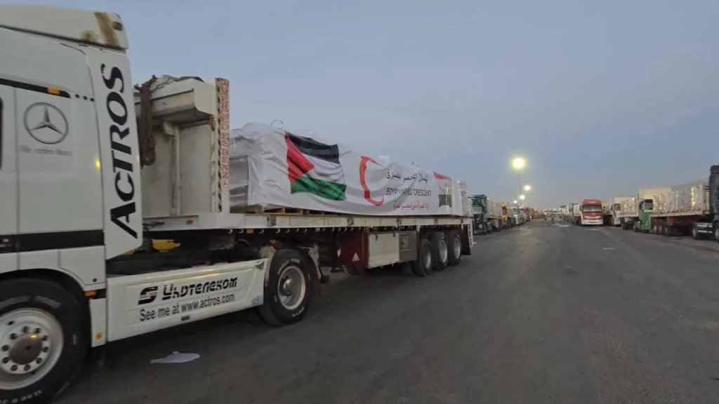 الهلال الأحمر المصري يدفع بـ 3700 طن مساعدات إلى غزة