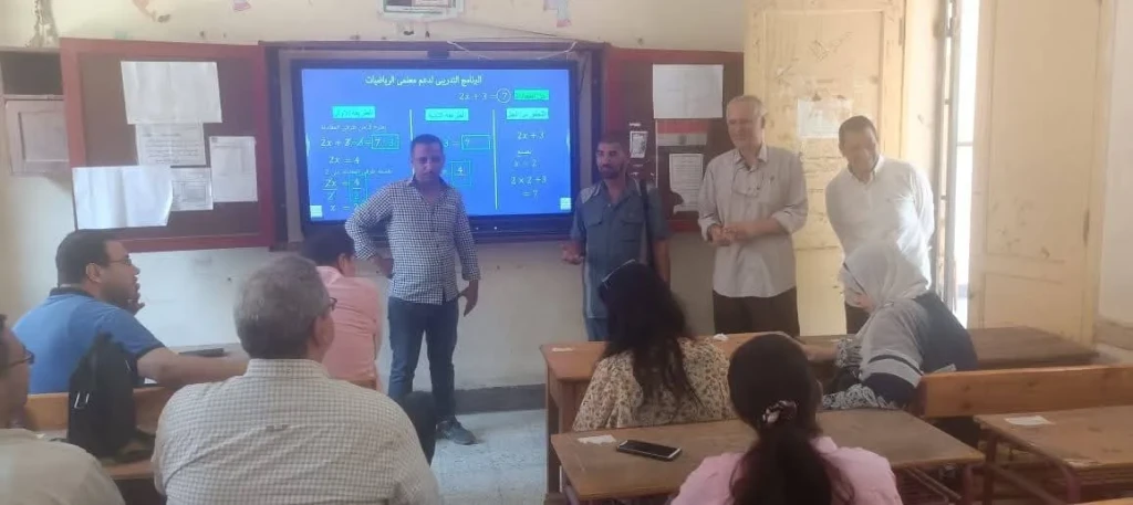 وكيل وزارة التعليم بأسيوط : تدريبات مستمرة للمعلمين على المناهج المطورة للمرحلتين الابتدائية والاعدادية