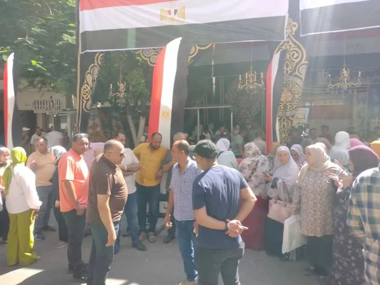 شاهد ..بدء توافد الناخبون أمام لجان التصويت بانتخابات جولة الإعادة بالشيوخ الغربية ..صور