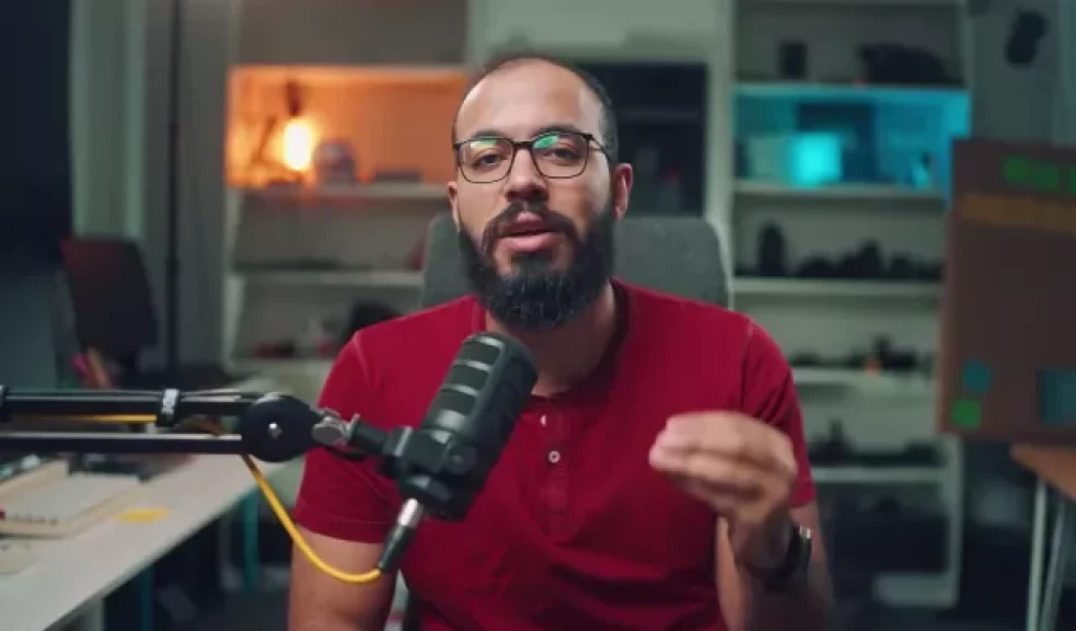 اليوتيوبر أحمد أبو زيد صاحب قناة دروس أونلاين يعود لتقديم محتواه من خارج مصر