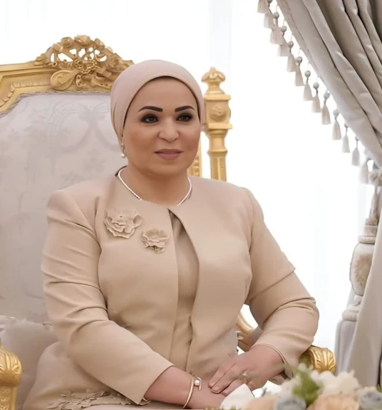 السيدة انتصار السيسي الانسانة رحلة طويلة الامد في العطاء الانساني