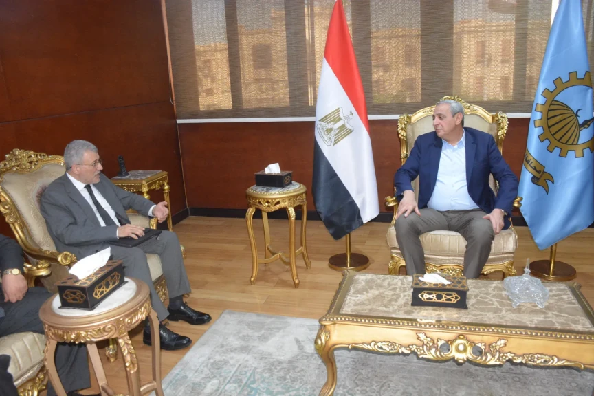 محافظ الغربية ورئيس هيئة الأوقاف يبحثان الاستغلال الأمثل للأراضي الوقفية لإقامة مشروعات سكنية وخدمية تخدم أبناء المحافظة