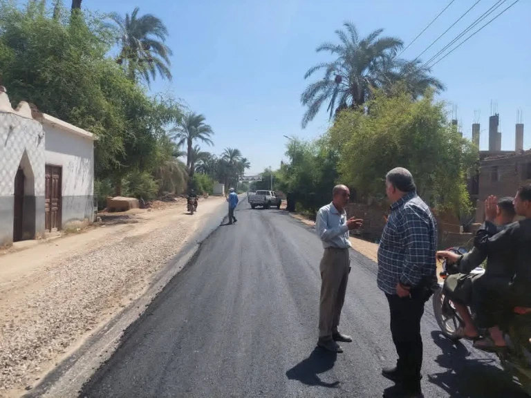 محافظ أسيوط: رصف طريق أبنوب-بني محمديات.. ورئيس مركز أبنوب يتابع أعمال التنفيذ لتذليل العقبات
